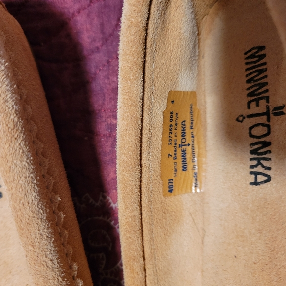 Minnetonka Moccasins, woman's size 7, tan suede, hand beaded. - Picture 5 of 8